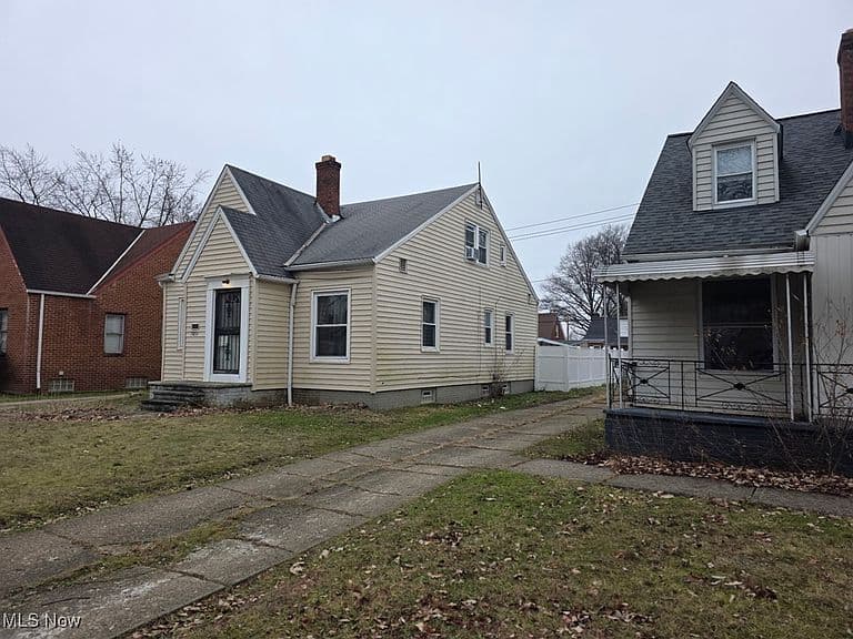 Listing photo 3