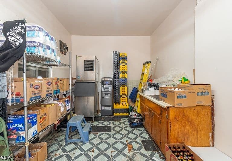 Listing photo 5