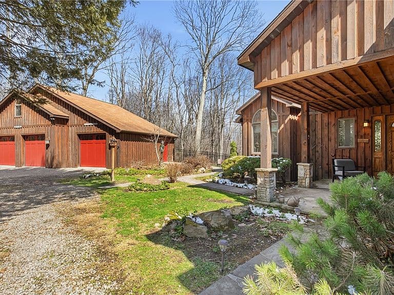 Listing photo 5