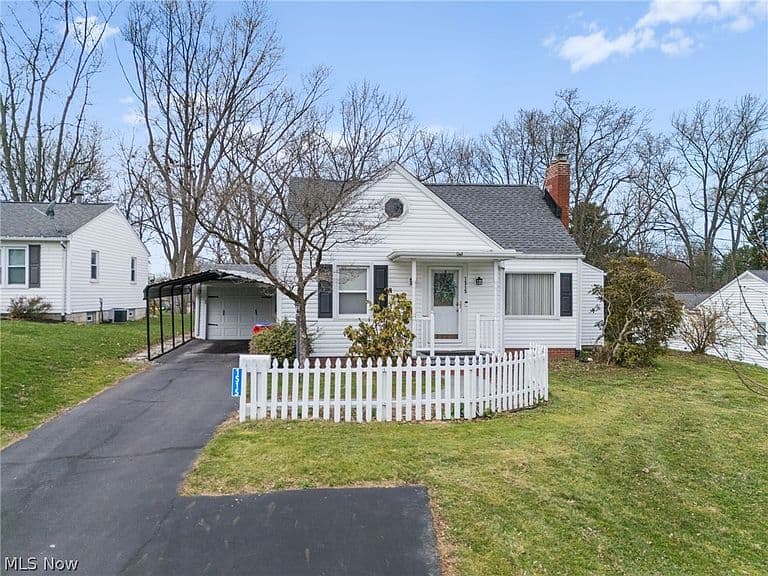 Listing photo 2