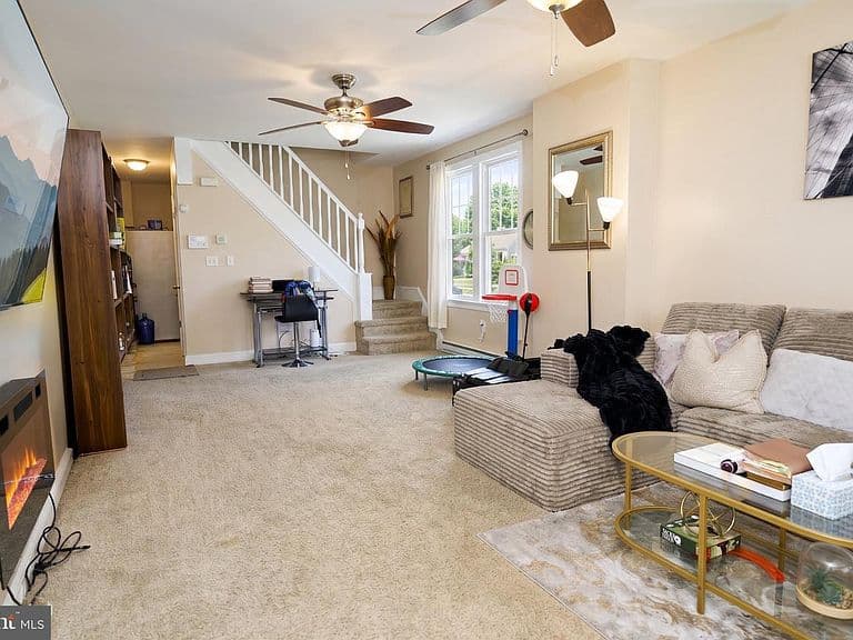 Listing photo 3