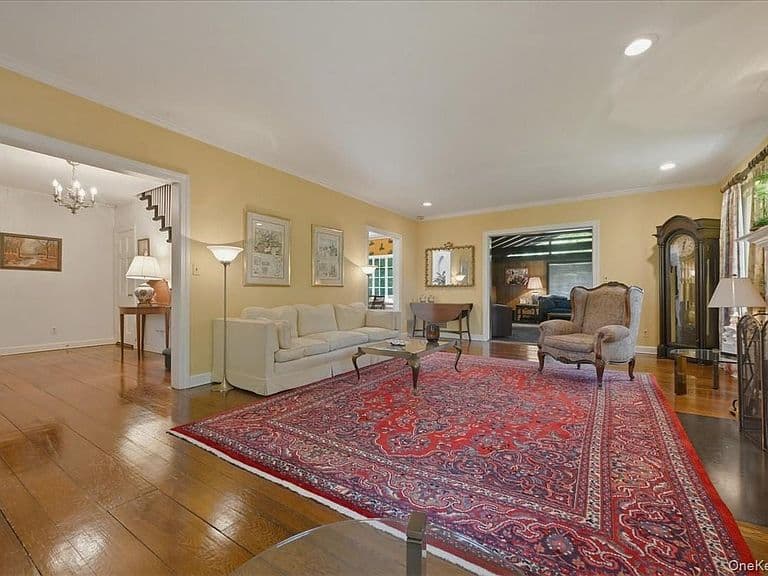 Listing photo 5