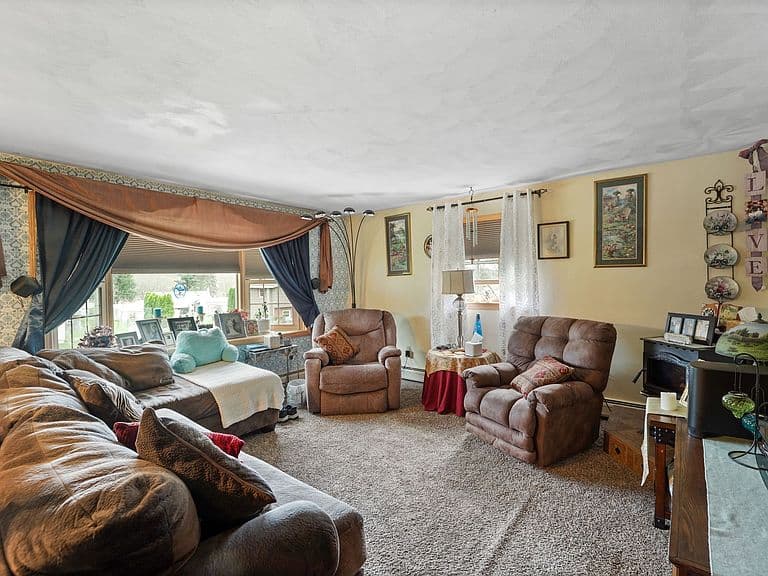 Listing photo 5