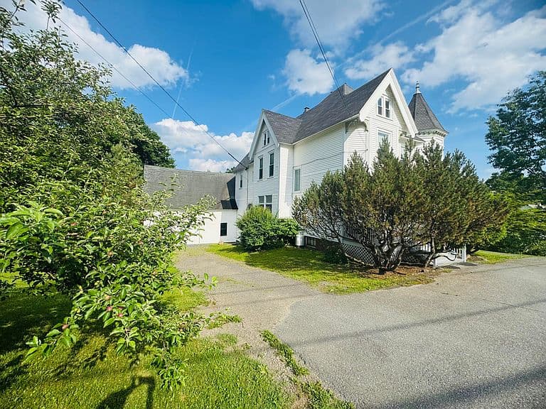 Listing photo 5