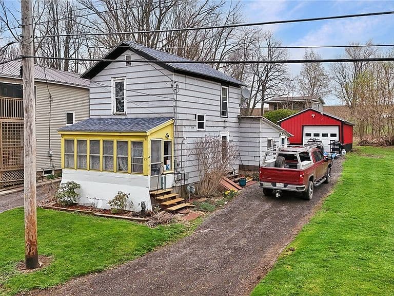 Listing photo 2