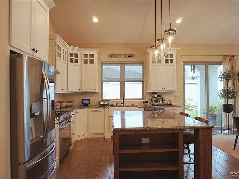 Listing photo 4
