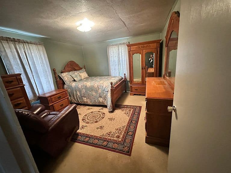 Listing photo 5