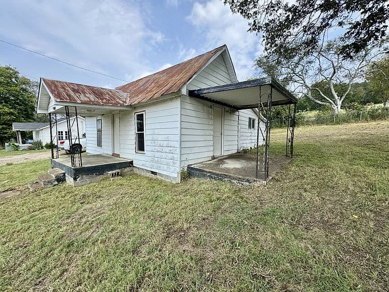 Listing photo 2
