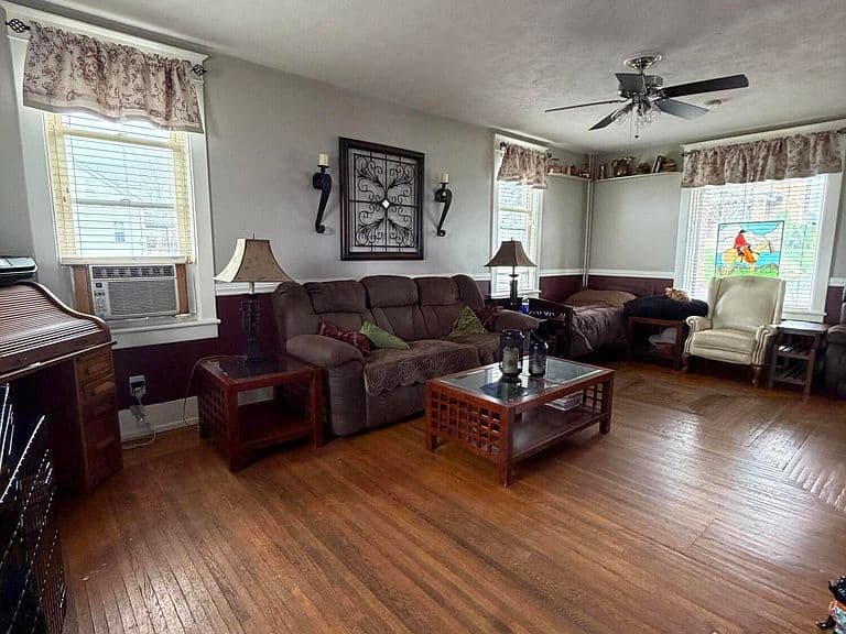 Listing photo 4