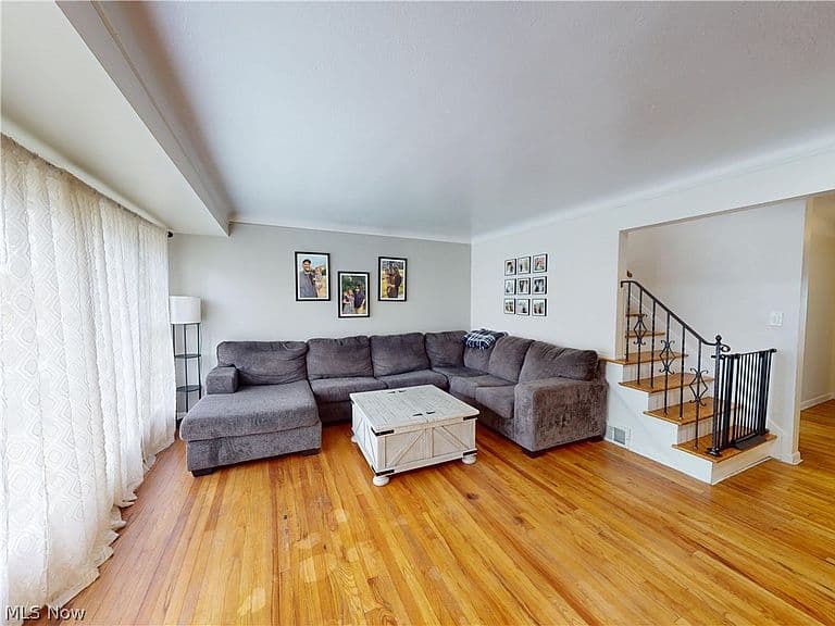 Listing photo 3