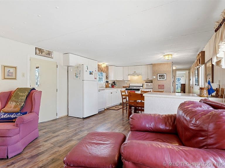 Listing photo 5