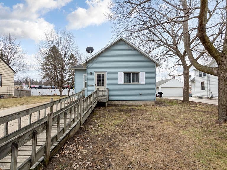 Listing photo 3