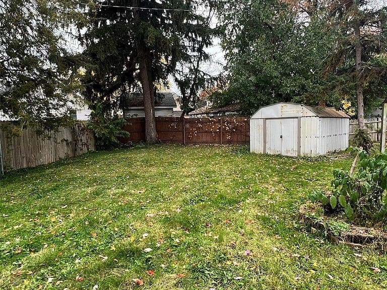 Listing photo 5