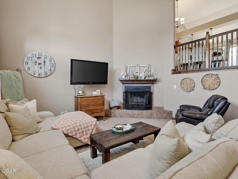 Listing photo 3