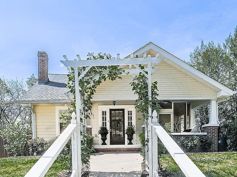 Listing photo 2