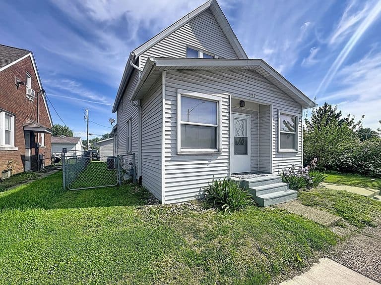 Listing photo 2