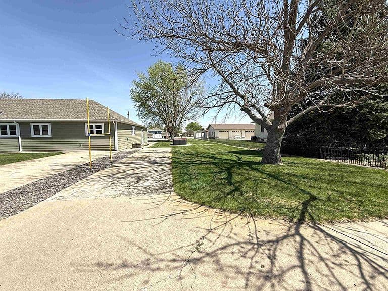 Listing photo 5