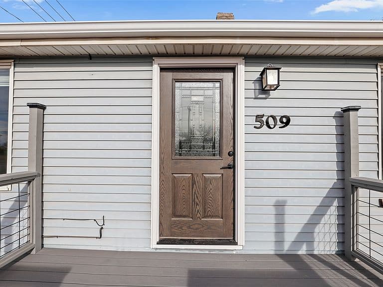 Listing photo 2