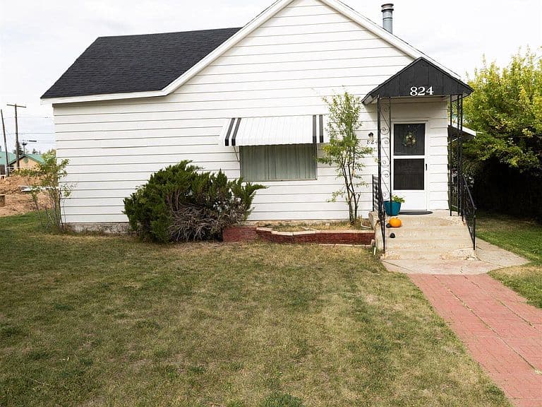 Listing photo 2