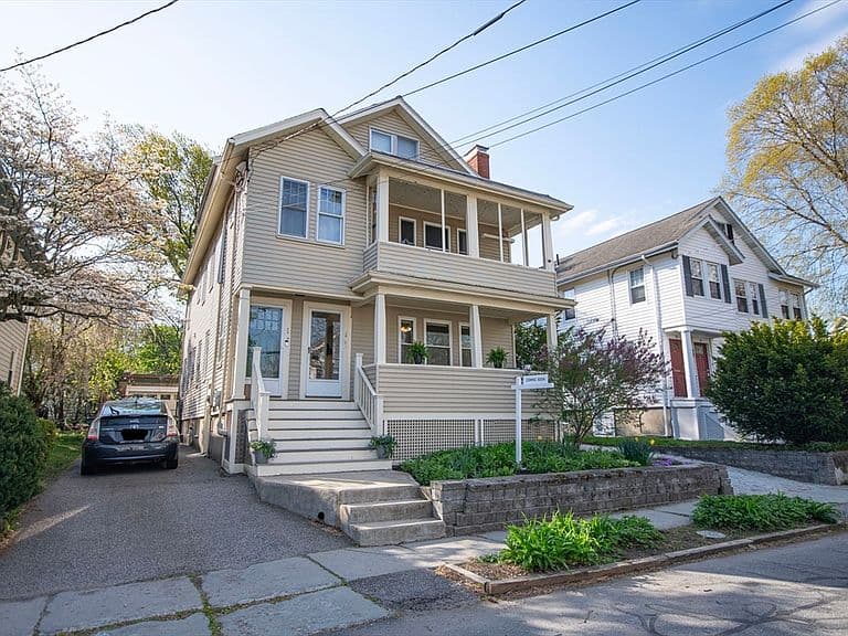 Listing photo 2