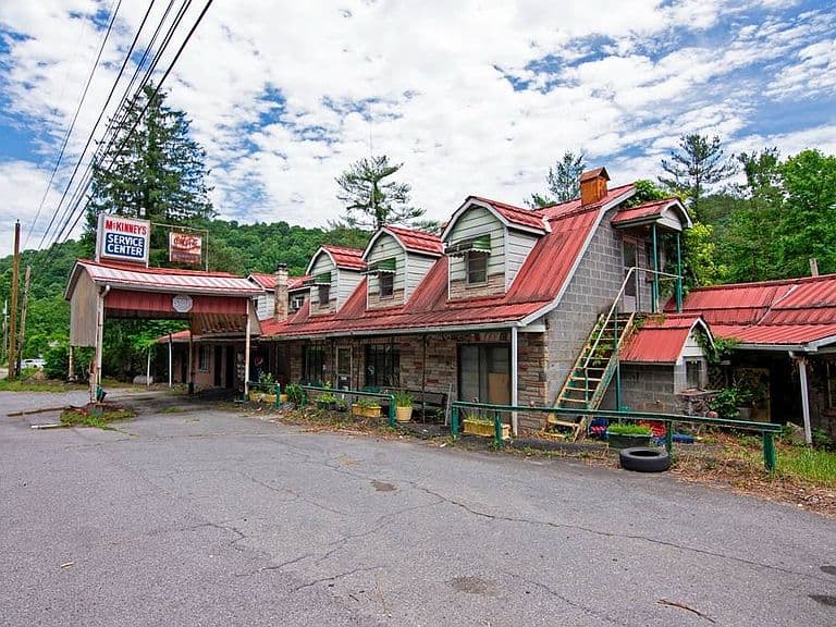 Listing photo 2