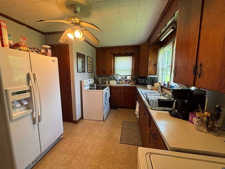 Listing photo 5