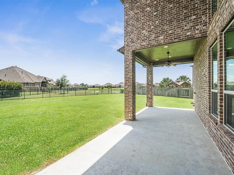 Listing photo 5