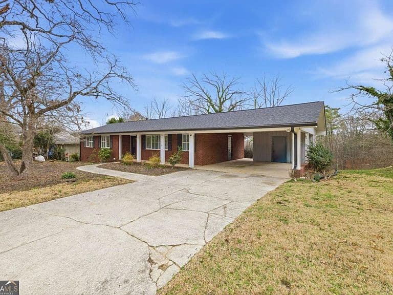Listing photo 2