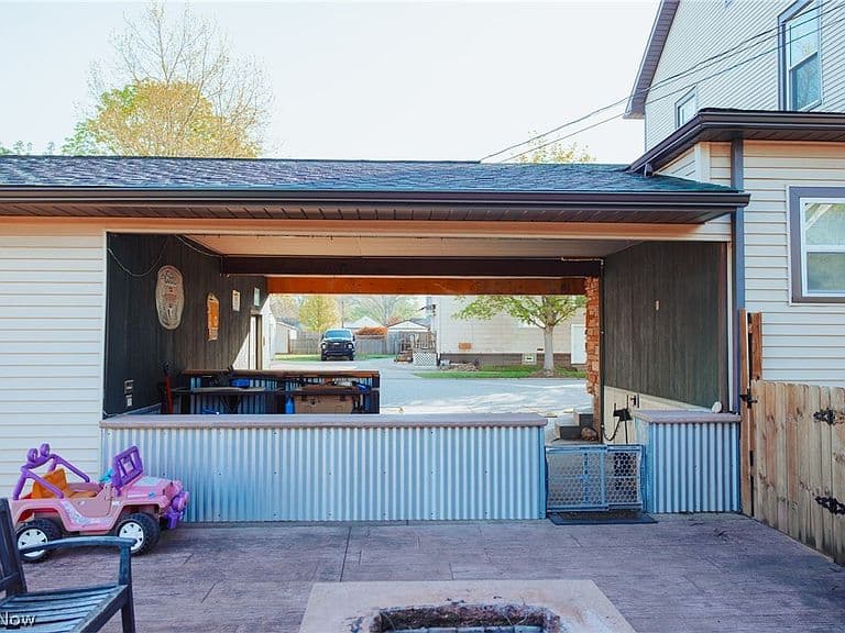 Listing photo 5