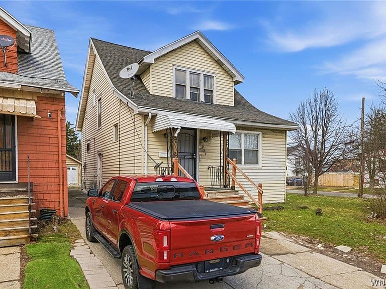 Listing photo 2