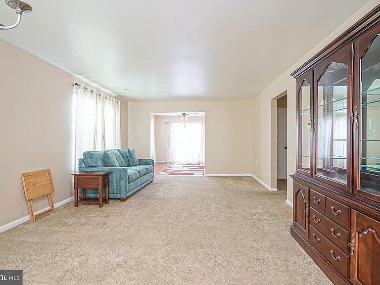 Listing photo 5