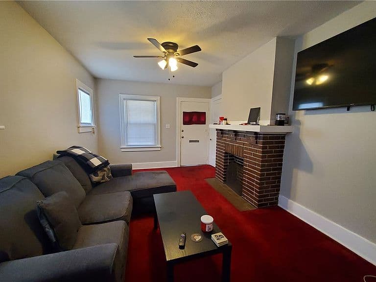 Listing photo 2