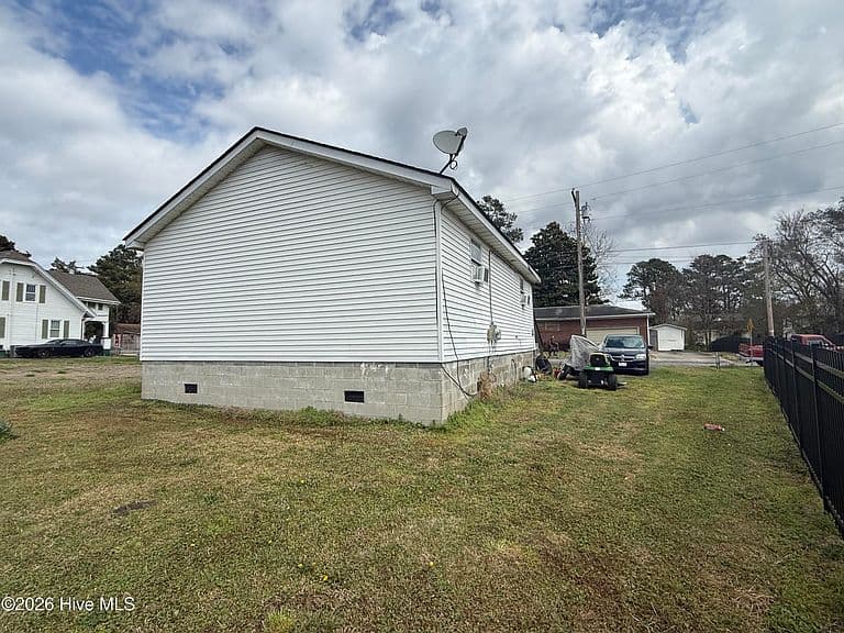 Listing photo 4