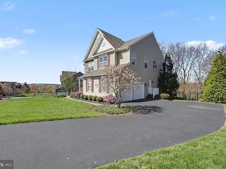 Listing photo 3
