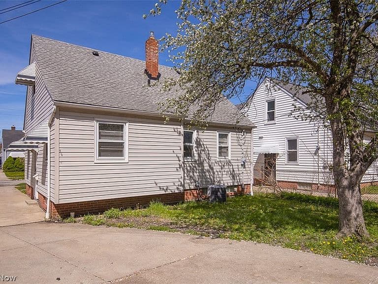 Listing photo 3