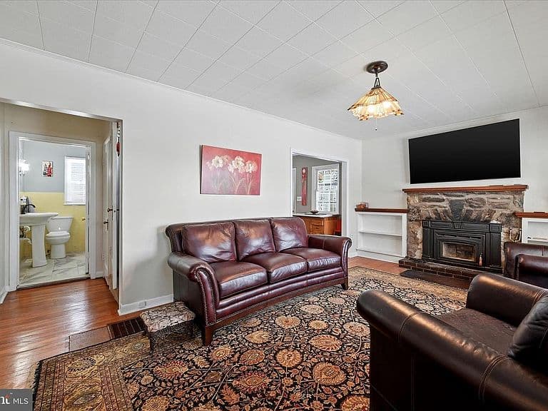 Listing photo 4