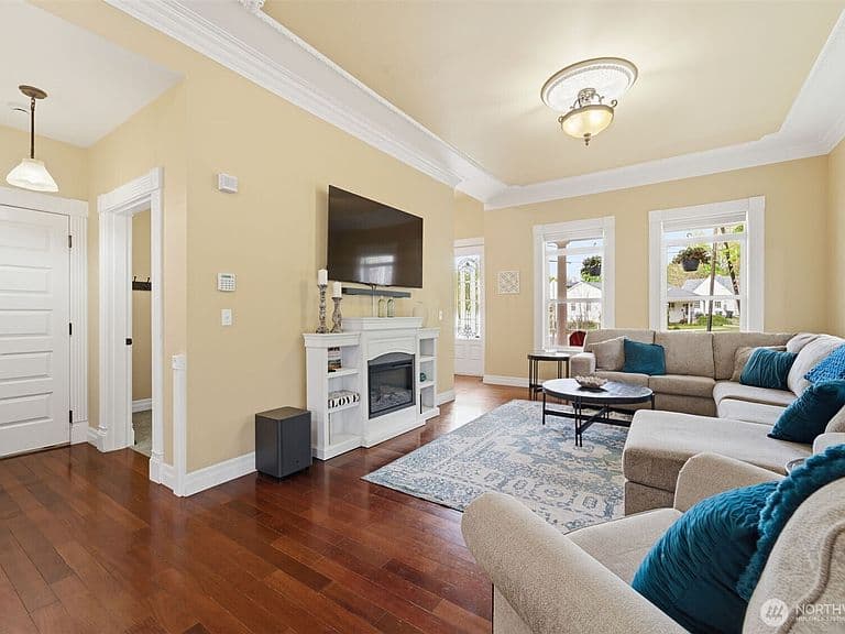 Listing photo 5