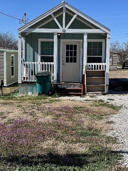 Listing photo 2