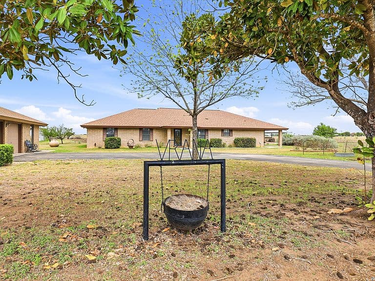 Listing photo 4