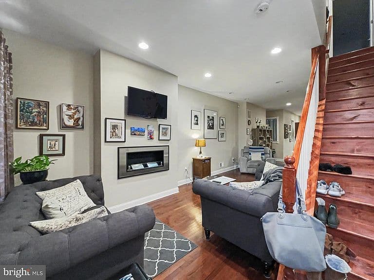 Listing photo 2