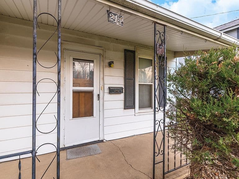 Listing photo 4