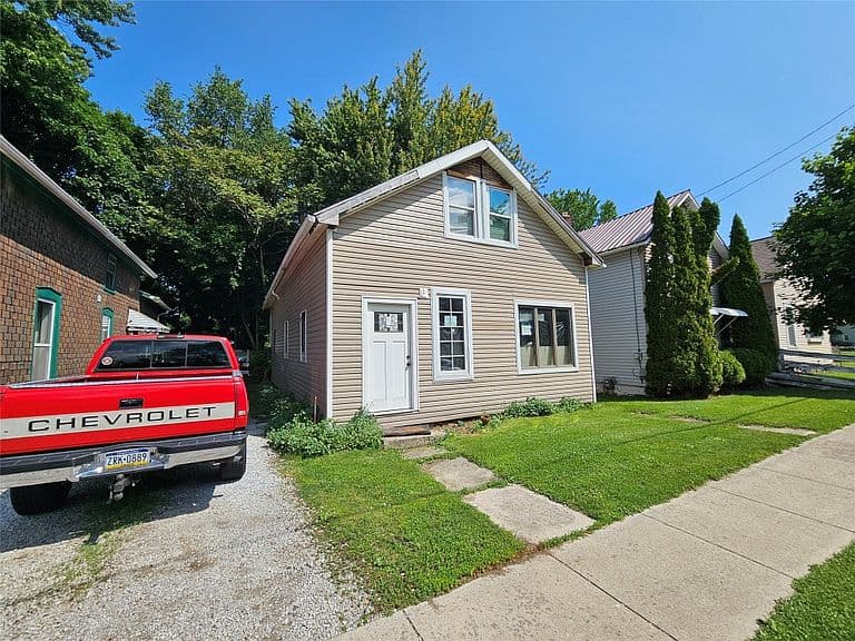 Listing photo 2