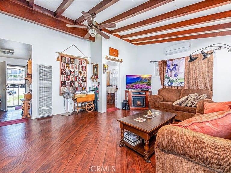 Listing photo 5