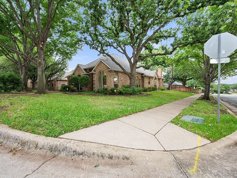 Listing photo 3