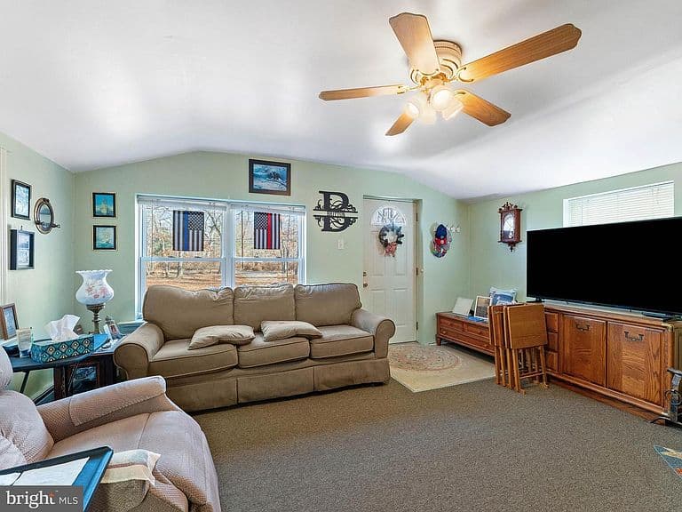 Listing photo 5