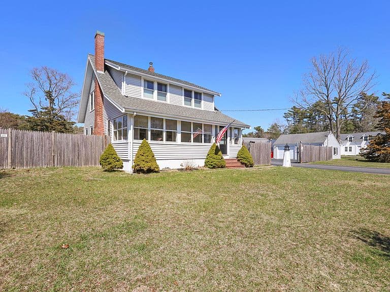 Listing photo 2