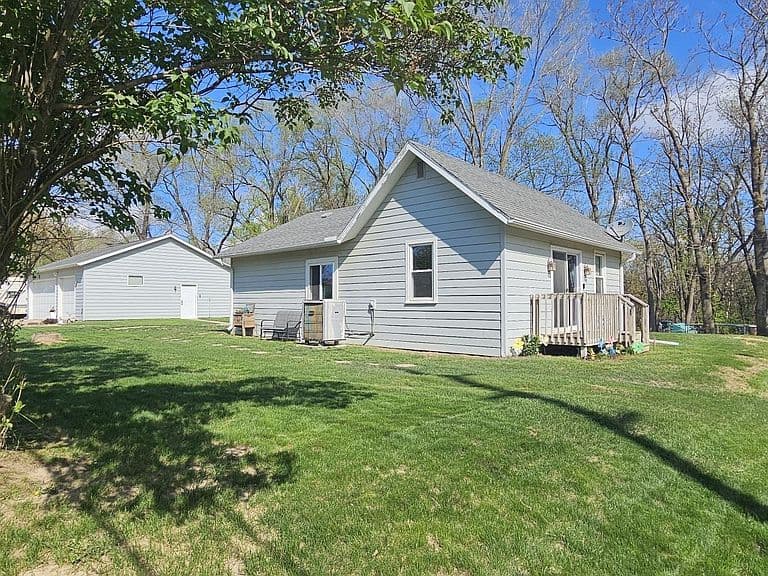 Listing photo 4