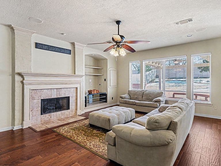 Listing photo 5