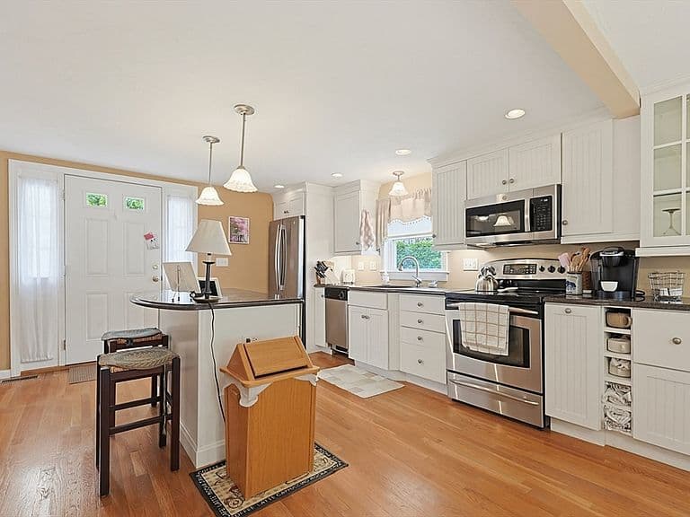 Listing photo 4