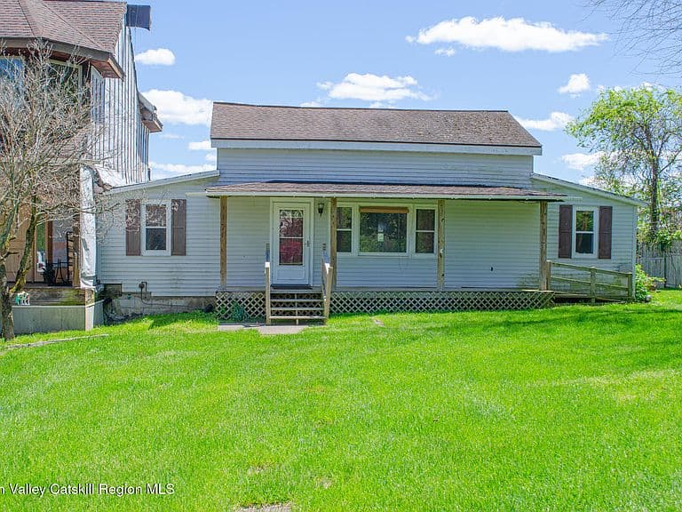 Listing photo 2